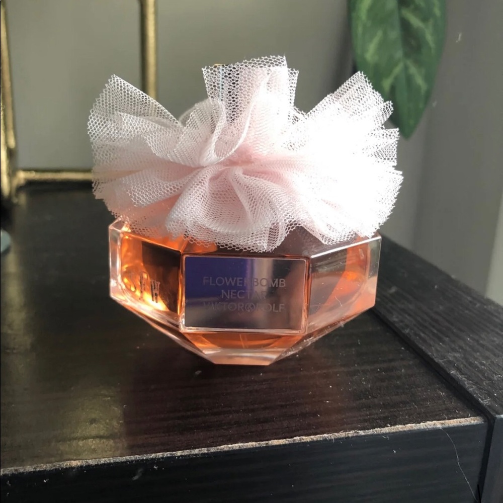 Viktor & Rolf Flowerbomb Nectar 3.04 fl oz
